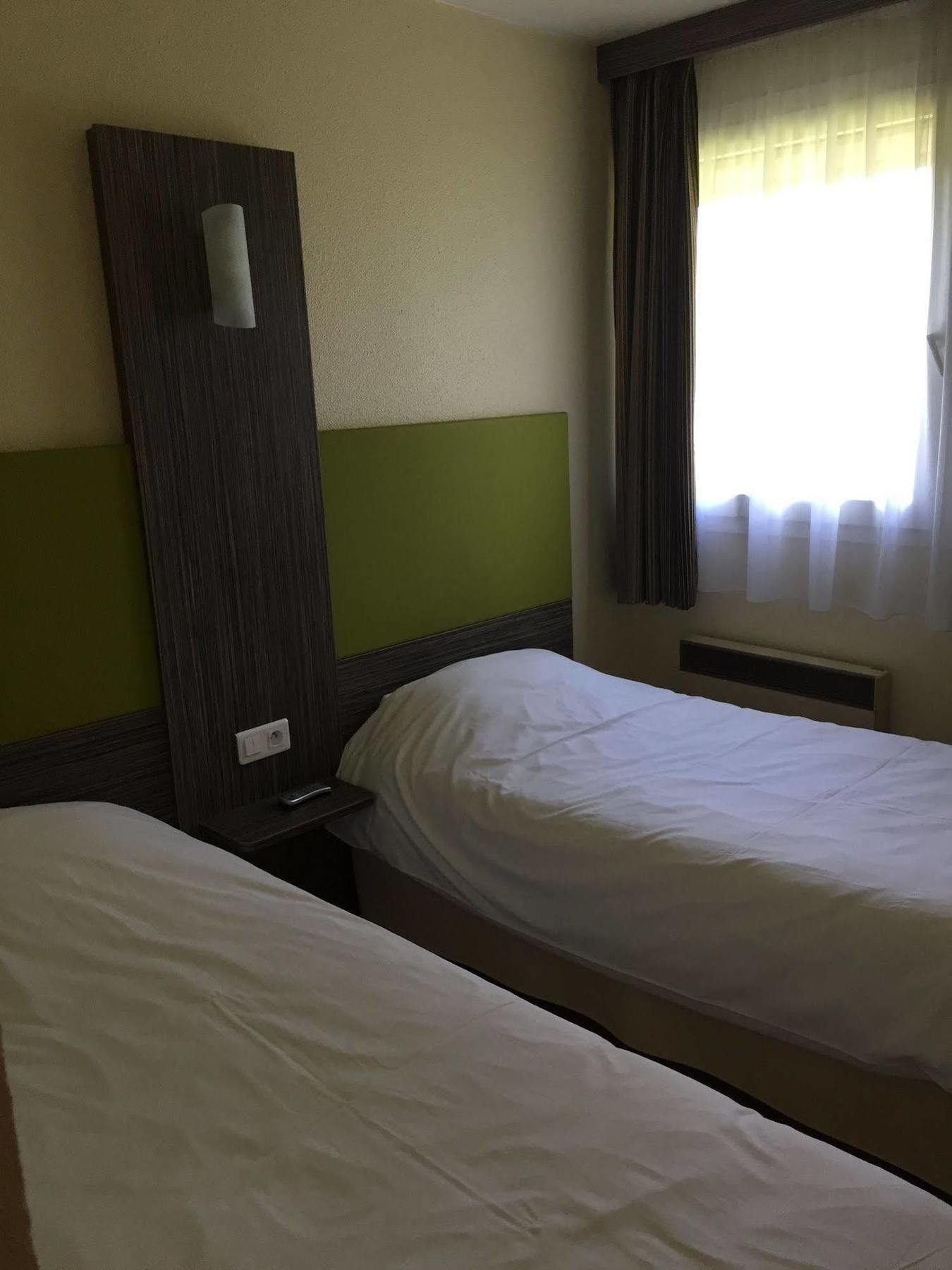 กีริยาด ดิเร็ก ชาร์ทร์ ตะวันออก Hotel ชาร์ตร ภายนอก รูปภาพ